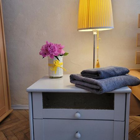 Sunflower Apartment Near Kiev Airport & Railway Station & Center City! Zewnętrze zdjęcie