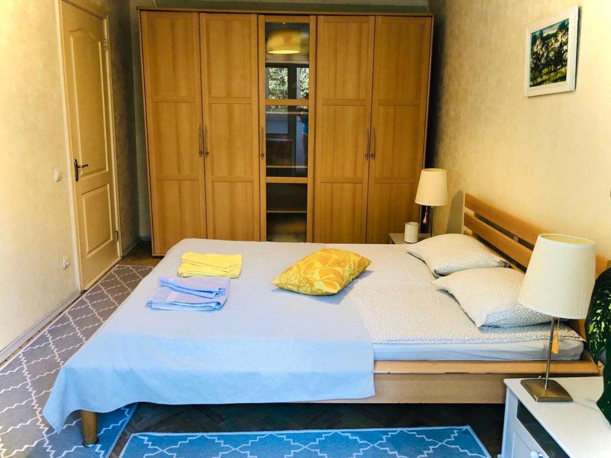 Sunflower Apartment Near Kiev Airport & Railway Station & Center City! Zewnętrze zdjęcie